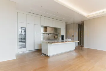 3 Bedroom Condo for sale in Lumpini, Bangkok near BTS Ratchadamri