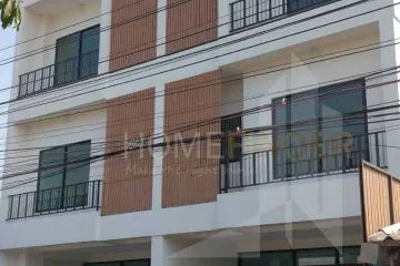 4 Bedroom Townhouse for sale in Bang Chak, Bangkok near BTS Punnawithi