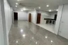 11 Bedroom Office for rent in Din Daeng, Bangkok near MRT Phra Ram 9