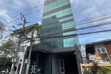 3 Bedroom House for rent in Khlong Tan Nuea, Bangkok
