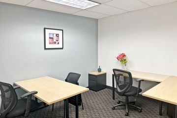 Office for rent in Si Phraya, Bangkok near MRT Sam Yan