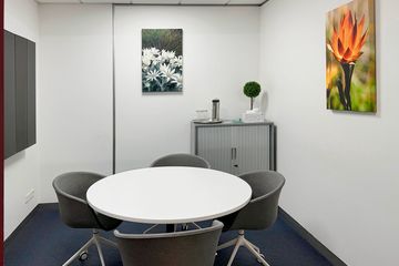 Office for rent in Si Phraya, Bangkok near MRT Sam Yan