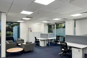 Office for rent in Si Phraya, Bangkok near MRT Sam Yan