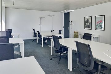 Office for rent in Si Phraya, Bangkok near MRT Sam Yan