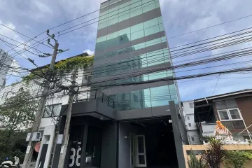 3 Bedroom House for rent in Khlong Tan Nuea, Bangkok