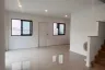4 Bedroom Townhouse for Sale or Rent in Lumpini Town Place Sukhumvit-Srinakarin, Samrong Nuea, Samut Prakan near MRT Thipphawan