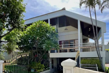 4 Bedroom House for sale in Bang Bamru, Bangkok near MRT Bang Yi Khan