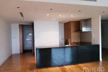 2 Bedroom Condo for sale in Bang Phong Pang, Bangkok