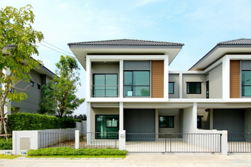 3 Bedroom Townhouse for sale in Thap Yao, Bangkok
