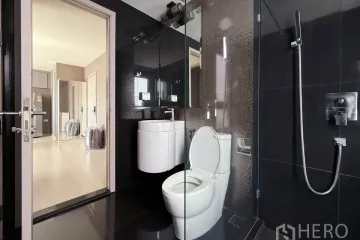 2 Bedroom Condo for rent in Rhythm Sukhumvit 36-38, Khlong Tan, Bangkok near BTS Thong Lo