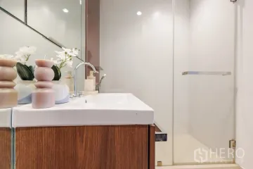 2 Bedroom Condo for Sale or Rent in 185 Rajadamri, Lumpini, Bangkok near BTS Ratchadamri