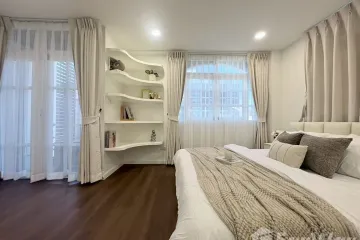 4 Bedroom Townhouse for rent in Sam Sen Nok, Bangkok near MRT Phawana