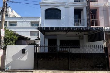 4 Bedroom Townhouse for rent in Sam Sen Nok, Bangkok near MRT Phawana