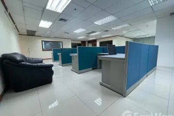 Office for rent in Ayothaya Tower, Huai Khwang, Bangkok near MRT Sutthisan