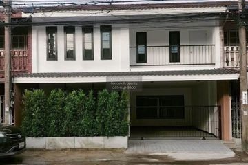 3 Bedroom Townhouse for sale in Khlong Chan, Bangkok