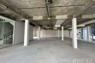 Commercial for rent in Phra Khanong, Bangkok near BTS Phra Khanong