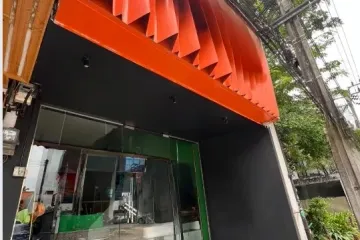 Commercial for rent in Khlong Tan Nuea, Bangkok