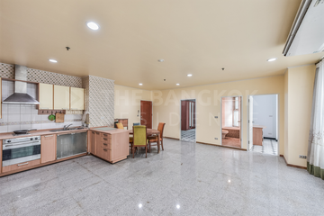 4 Bedroom Condo for sale in Sathorn House, Silom, Bangkok near BTS Surasak