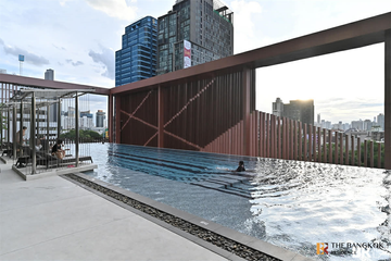 2 Bedroom Condo for sale in C Ekkamai, Khlong Tan Nuea, Bangkok near BTS Ekkamai
