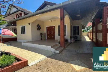3 Bedroom House for rent in Na Kluea, Chonburi