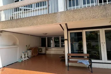 3 Bedroom House for sale in Khlong Toei, Bangkok