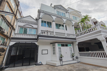 7 Bedroom Townhouse for Sale or Rent in Bang Phong Pang, Bangkok