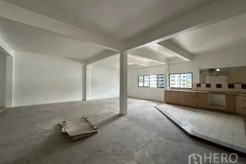 Commercial for rent in Khlong Tan Nuea, Bangkok