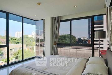 2 Bedroom Condo for sale in SOCIO Reference 61, Khlong Tan Nuea, Bangkok near BTS Ekkamai
