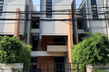 4 Bedroom Townhouse for Sale or Rent in Chang Phueak, Chiang Mai