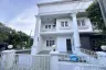 3 Bedroom Townhouse for sale in Dokmai, Bangkok