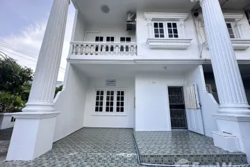 3 Bedroom Townhouse for sale in Dokmai, Bangkok