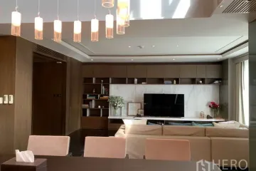 3 Bedroom Condo for rent in The Crest Sukhumvit 24, Khlong Tan, Bangkok near BTS Phrom Phong