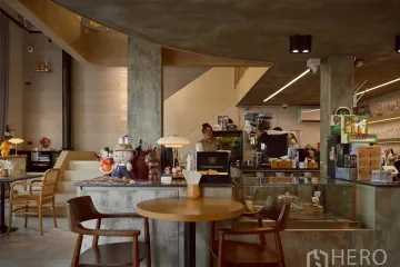 Commercial for rent in Khlong Tan Nuea, Bangkok