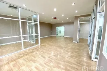 Office for rent in Khlong Toei, Bangkok near MRT Queen Sirikit National Convention Centre