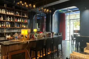 Commercial for rent in Khlong Tan Nuea, Bangkok