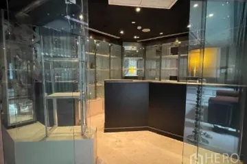 Commercial for rent in Khlong Tan Nuea, Bangkok