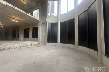 Commercial for rent in Khlong Tan Nuea, Bangkok