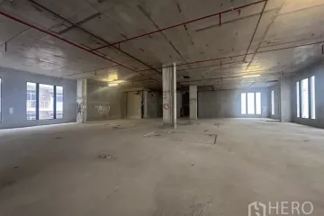 Commercial for rent in Khlong Tan Nuea, Bangkok