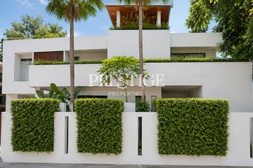 4 Bedroom House for sale in Khlong Tan Nuea, Bangkok