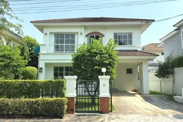 3 Bedroom House for rent in Mantana Onnut-Wongwaen, Dokmai, Bangkok near Airport Rail Link Ban Thap Chang