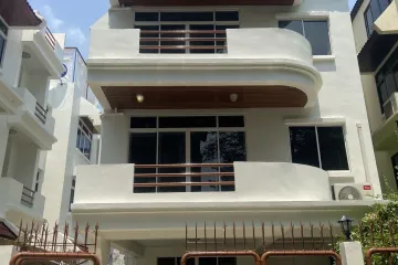 5 Bedroom Townhouse for rent in Khlong Tan Nuea, Bangkok near MRT Sukhumvit