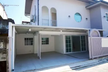 3 Bedroom House for rent in Sam Sen Nok, Bangkok near MRT Phawana