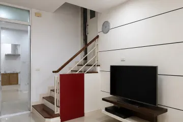 3 Bedroom Townhouse for sale in URBAN SATHORN, Bang Chak, Bangkok