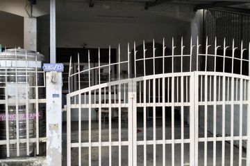 4 Bedroom Townhouse for sale in Khlong Chan, Bangkok