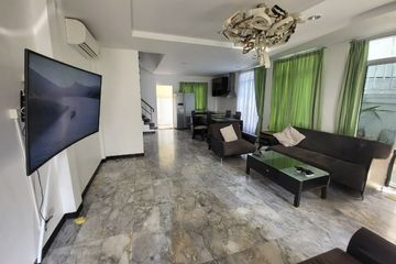 3 Bedroom Townhouse for sale in Na Kluea, Chonburi