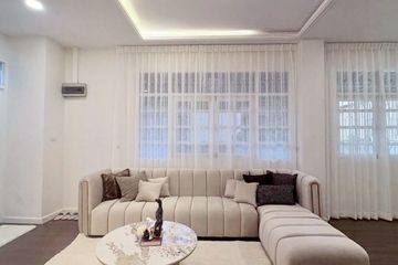 4 Bedroom Townhouse for rent in Sam Sen Nok, Bangkok