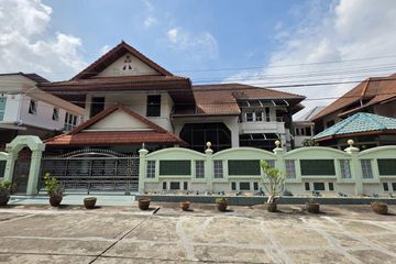 3 Bedroom House for sale in Pricha Lam Phet Village, Hua Mak, Bangkok near MRT Khlong Ban Ma