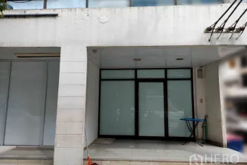 Commercial for rent in Khlong Tan Nuea, Bangkok
