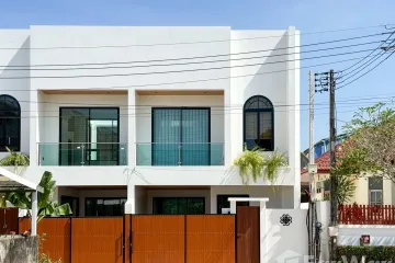3 Bedroom Villa for sale in Choeng Thale, Phuket