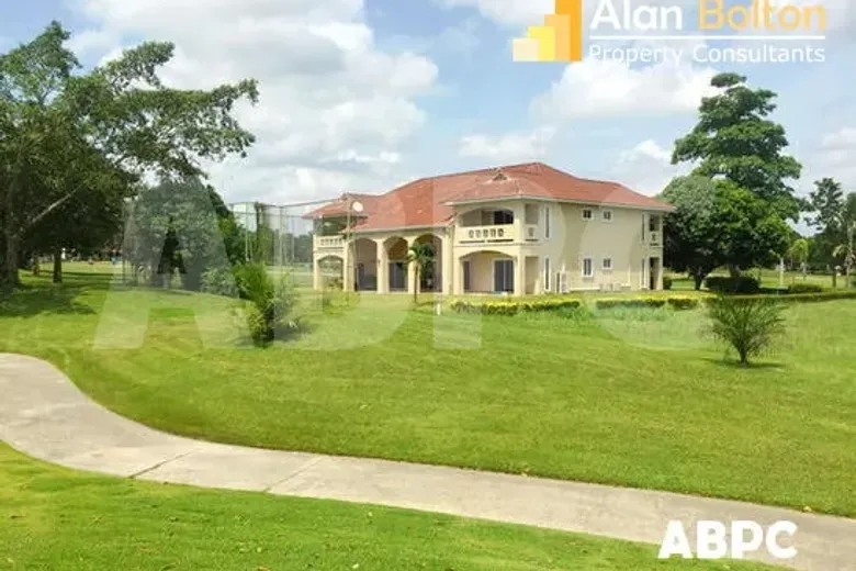 6 Bedroom House